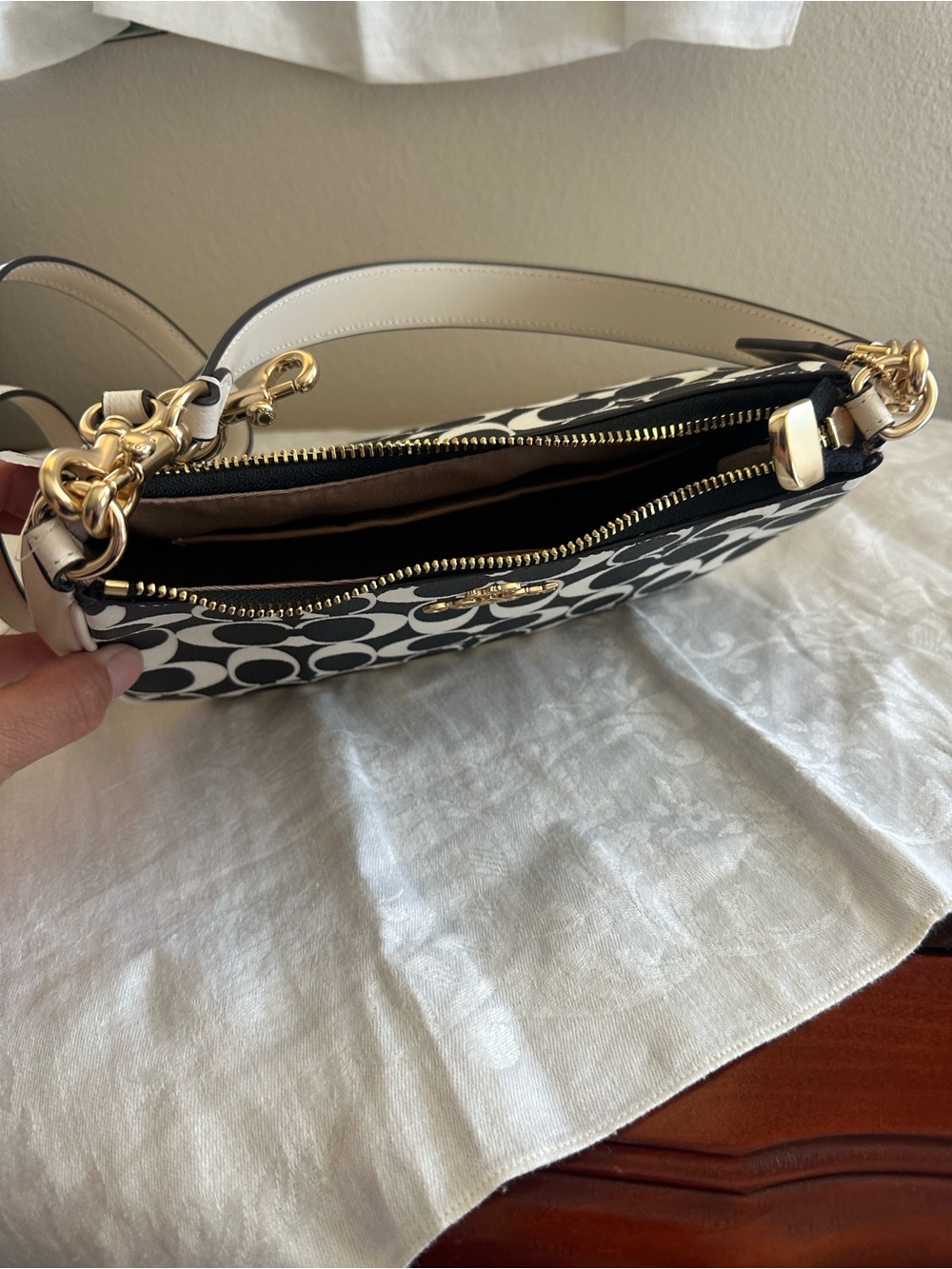 COACH Teri Shoulder Bag In Signature Canvas - Picture 8 of 9